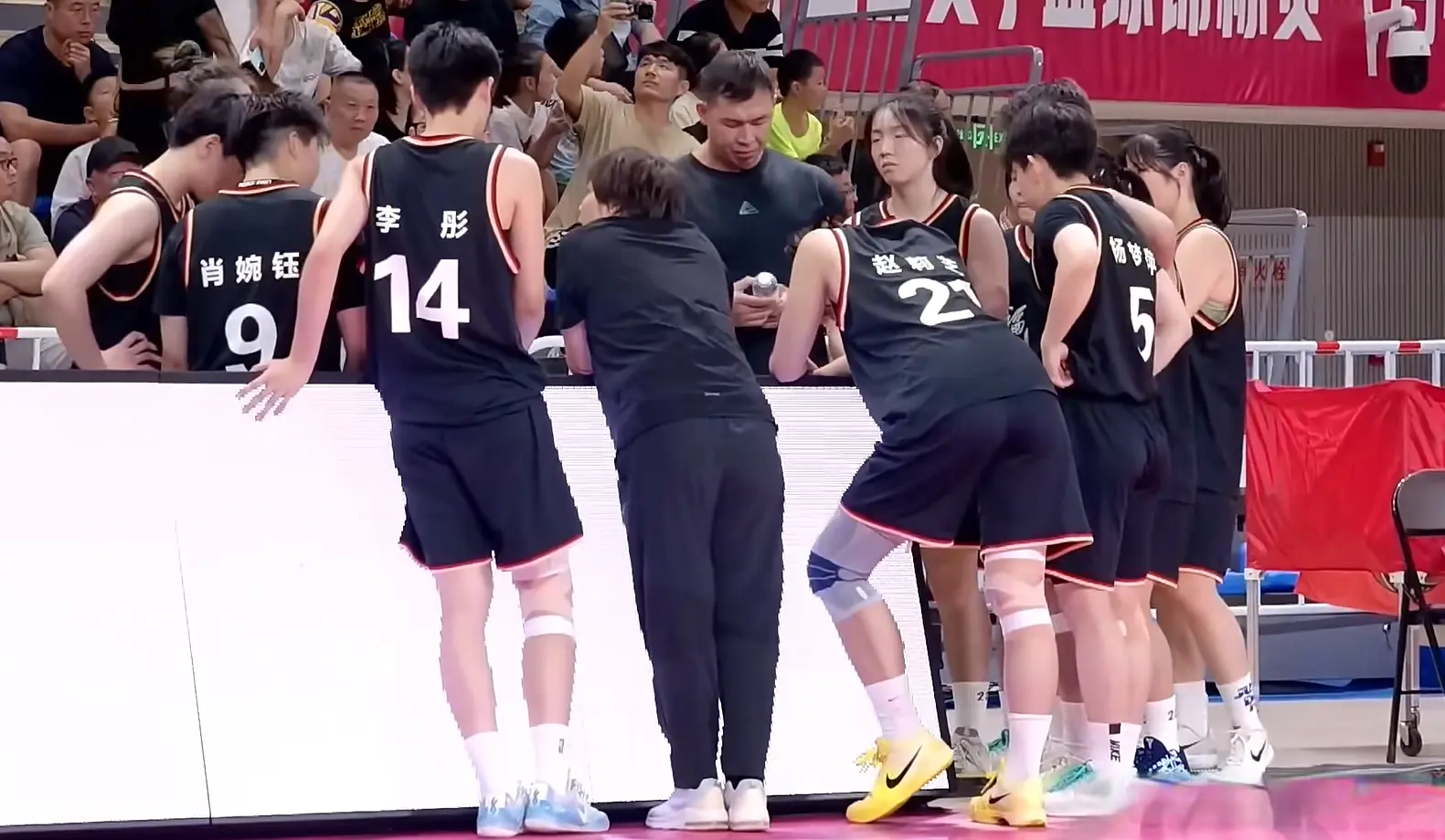 缺席, 在这一节, AA 缺席, 在这一节, AA