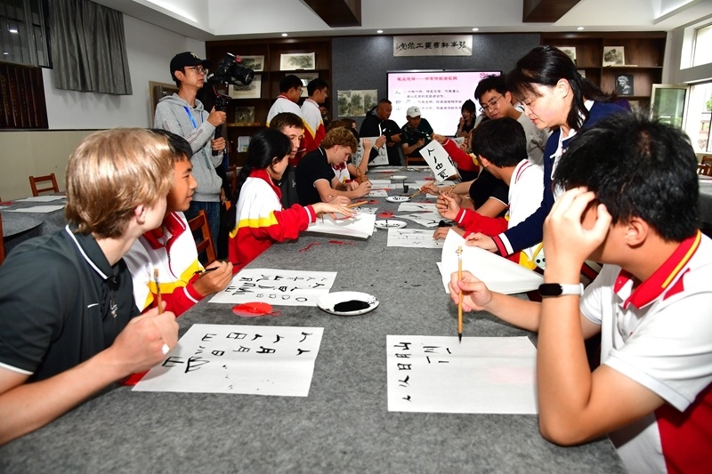 了电话号码, 媒共同策划 了电话号码, 媒共同策划